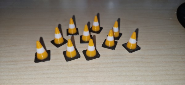 DGD traffic cones / pylons 1:14 size. I